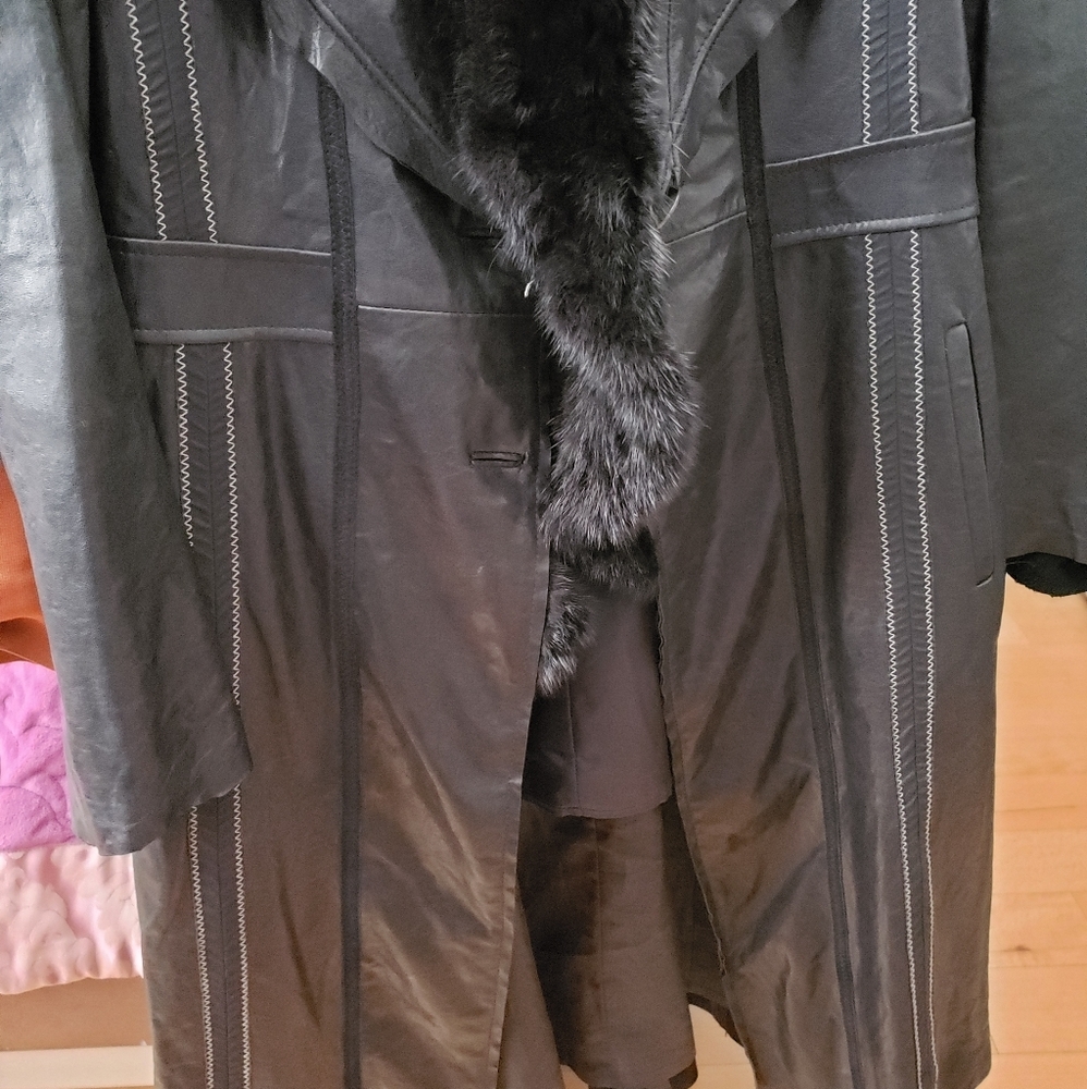 Long leather coat w mink fur collar